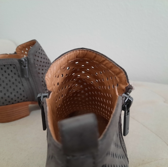 Lucky Brand | Basel Perforated Bootie | Size 6 - Picture 8 of 10